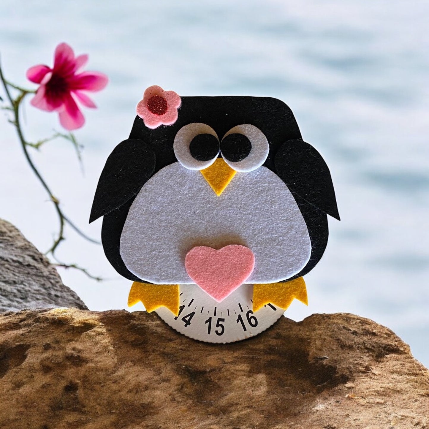 Disco orario a forma di pinguino simpatico, personalizzabile.