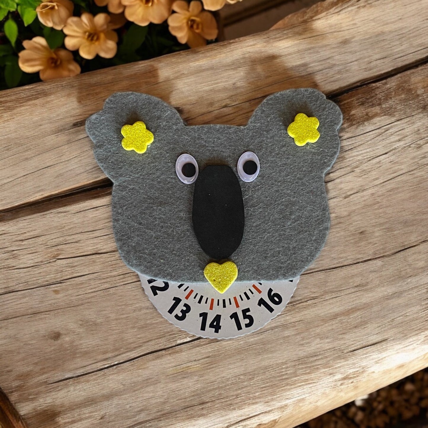Disco orario a forma di koala simpatico, personalizzabile.