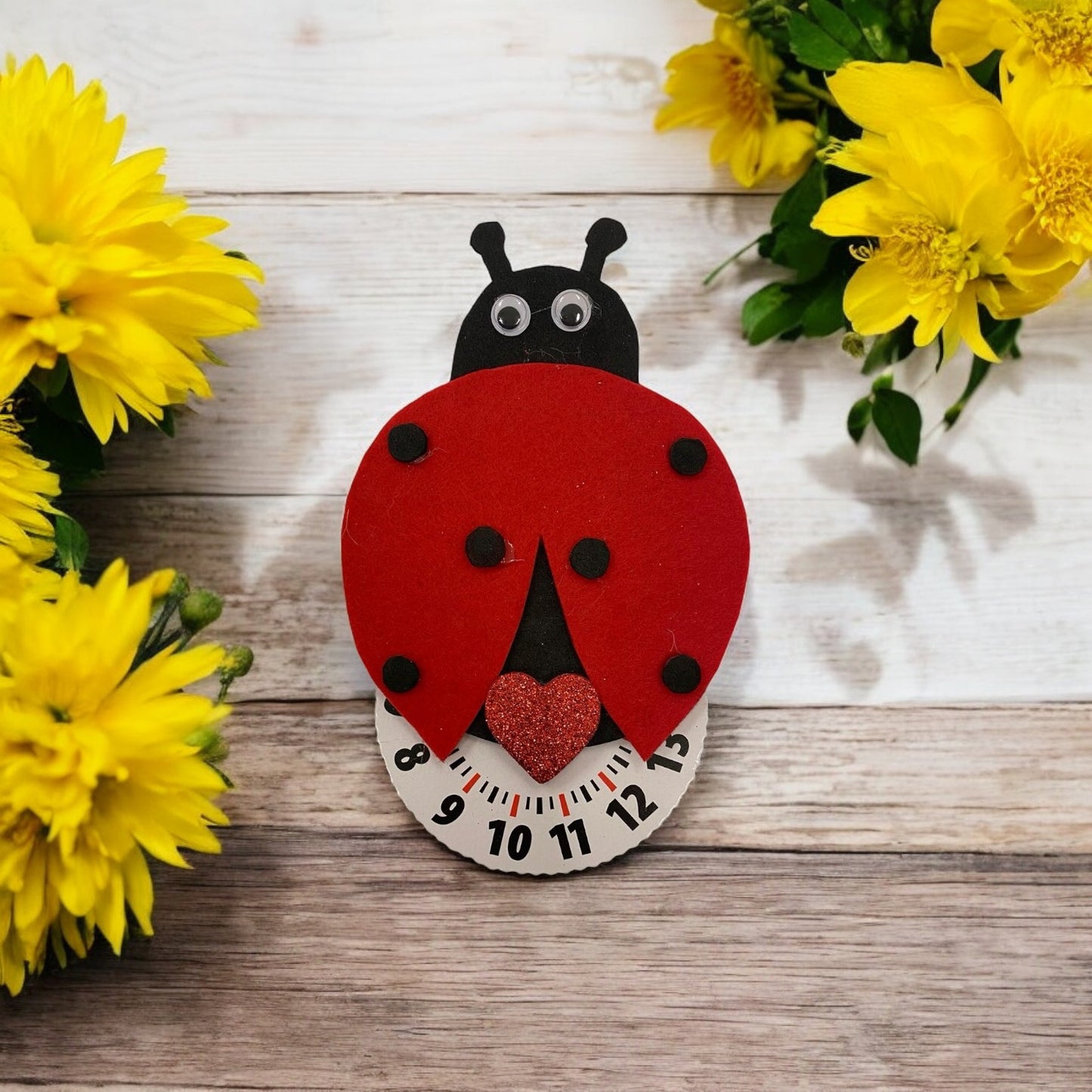 Disco orario a forma di coccinella simpatico, personalizzabile.