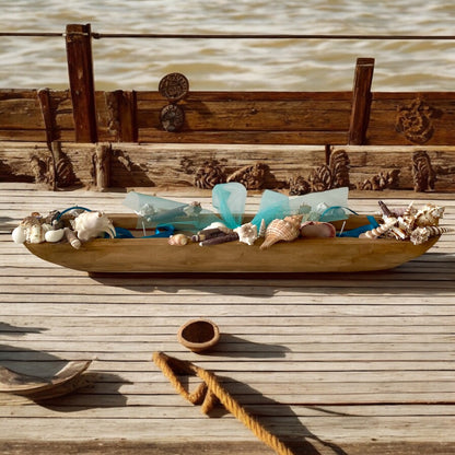 Vaso in legno con composizione in cera di soia e conchiglie